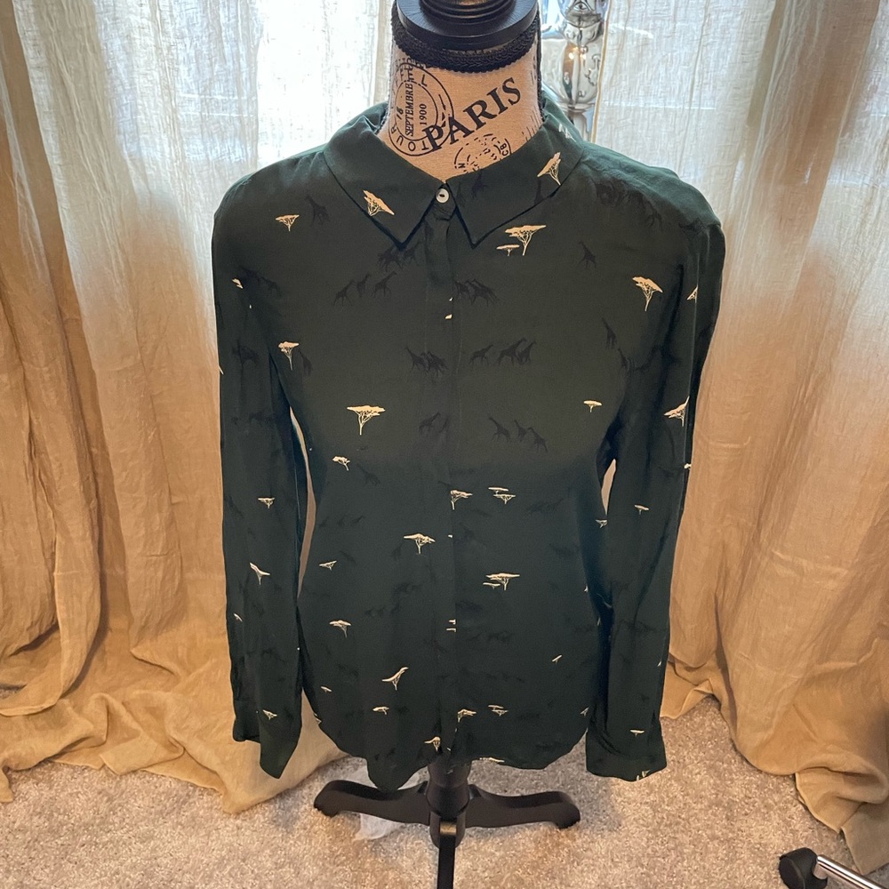 Soft Zara blouse w beautiful print